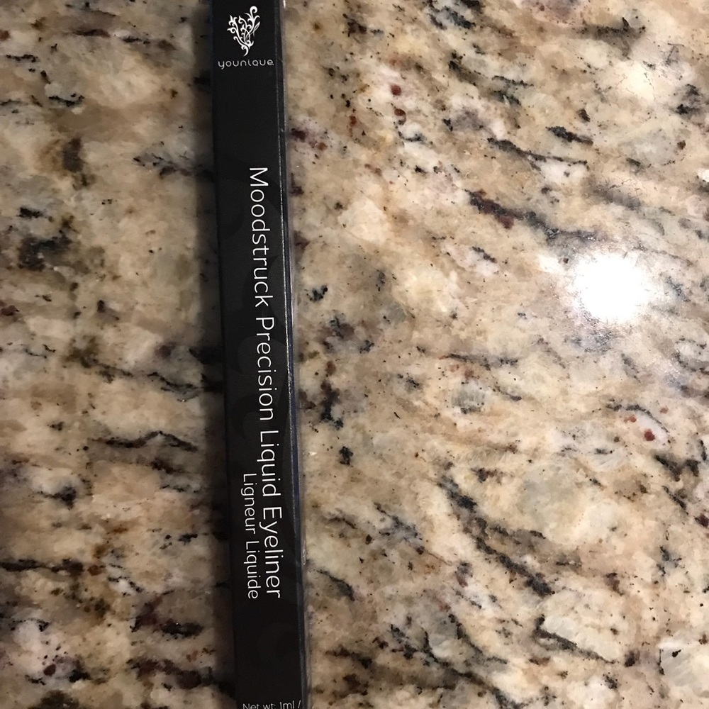 Moodstruck Precision liquid eyeliner